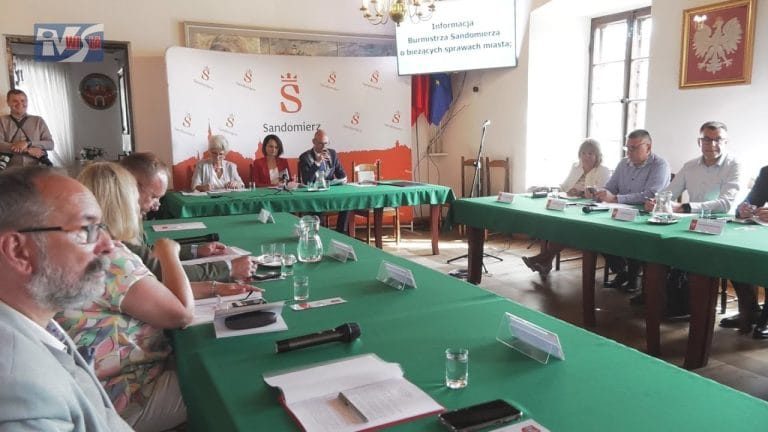 RADA MIEJSKA PRZYJĘŁA HARMONOGRAM ODBIORU TEKSTYLIÓW – JAK TO BĘDZIE WYGLĄDAŁO W SANDOMIERZU?