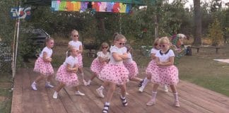 WSPÓLNIE ZAKOŃCZYLI WAKACJE – ŚWIETNA ZABAWA NA DNIU STALÓW