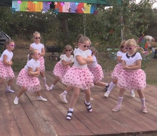 WSPÓLNIE ZAKOŃCZYLI WAKACJE – ŚWIETNA ZABAWA NA DNIU STALÓW