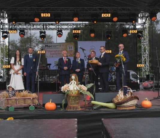 PODZIĘKOWALI ZA ZEBRANE PLONY – POWIATOWE DOŻYNKI W SANDOMIERZU