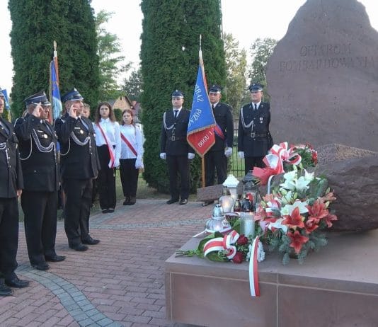 W ROCZNICĘ BOMBARDOWANIA CHMIELOWA – UPAMIĘTNIONO OFIARY NIEMIECKIEGO NALOTU