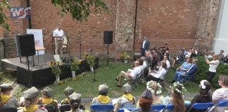 LITERACKA UCZTA POD LIPAMI – NARODOWE CZYTANIE W SANDOMIERZU