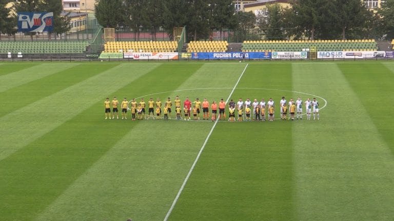 PUCHAROWE DERBY W TARNOBRZEGU – SIARKA ROZGROMIŁA KONICZYNKĘ OCICE