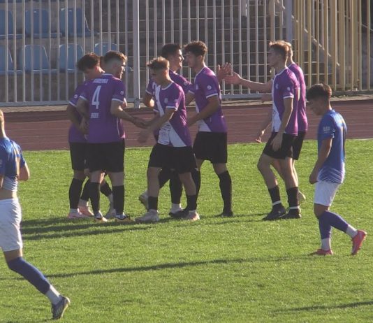 EMOCJONUJĄCY MECZ W SANDOMIERZU – WISŁA PRZEGRAŁA Z KAMIENNĄ BRODY