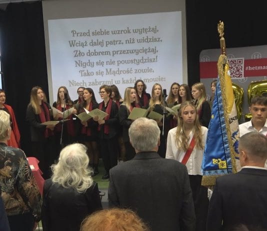 OŚWIATOWE ŚWIĘTO W TARNOBRZEGU – JUBILEUSZ 35-LECIA DZIAŁALNOŚCI „HETMANA”