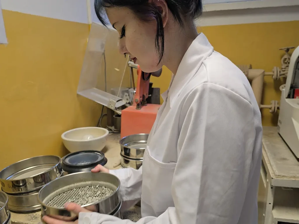 Analitycy z ROLNIKA z wizytą studyjną w Grupie Siarkopol Tarnobrzeg – Zakładach Chemicznych - 20.10.2025 2 Analitycy z ROLNIKA-2