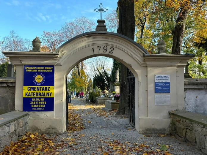 CMENTARZ KATEDRALNY CMENTARZ KATEDRALNY