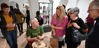 KAMIENICA OLEŚNICKICH – Kazimierz Radulski 1893–1968 – sandomierski artysta ceramik i regionalista – 11.10.2025 KAMIENICA OLEŚNICKICH - WERNISAŻ WYSTAWY-23