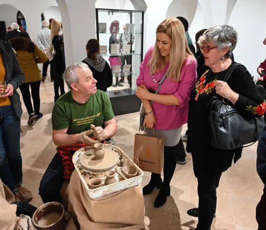 KAMIENICA OLEŚNICKICH – Kazimierz Radulski 1893–1968 – sandomierski artysta ceramik i regionalista – 11.10.2025 KAMIENICA OLEŚNICKICH - WERNISAŻ WYSTAWY-23