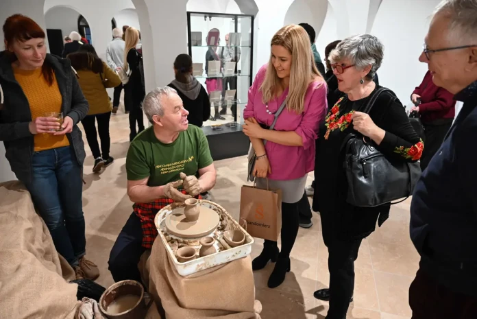 KAMIENICA OLEŚNICKICH - WERNISAŻ WYSTAWY-23