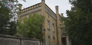 MIASTO CHCE URATOWAĆ ZABYTKOWY BUDYNEK – CO DALEJ Z KUCHNIĄ DWORSKĄ W PARKU DZIKOWSKIM?