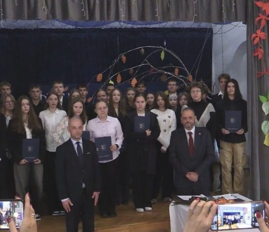 DZIEŃ EDUKACJI NARODOWEJ – STYPENDIA NAUKOWE STAROSTY TARNOBRZESKIEGO WRĘCZONE