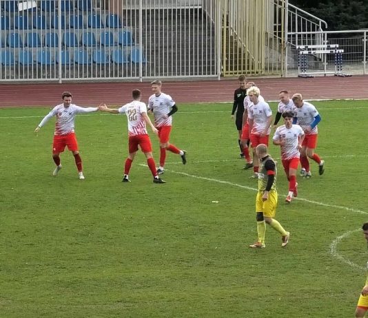 WISŁA SANDOMIERZA PEWNIE WYGRAŁA DERBY – KOLEJNA PORAŻKA SPARTY DWIKOZY