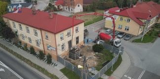 W GORZYCACH LIKWIDUJĄ BARIERY – BUDYNEK URZĘDU GMINY W PRZEBUDOWIE