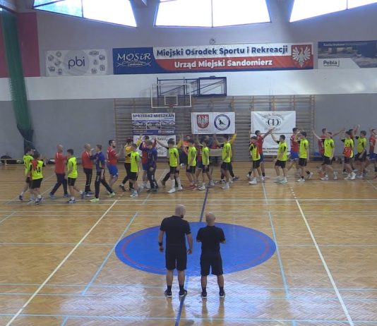 TRZECIE ZWYCIĘSTWO PIŁKARZY RĘCZNYCH – WISŁA SANDOMIERZA POKONAŁA PADWĘ ZAMOŚĆ