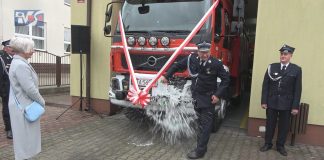 STRAŻACKIE ŚWIĘTO W GRĘBOWIE – JEDNOSTKA OTRZYMAŁA NOWY SAMOCHÓD