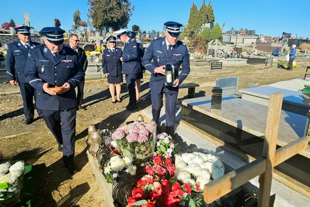 POLICJANCI NA CMENTARZU