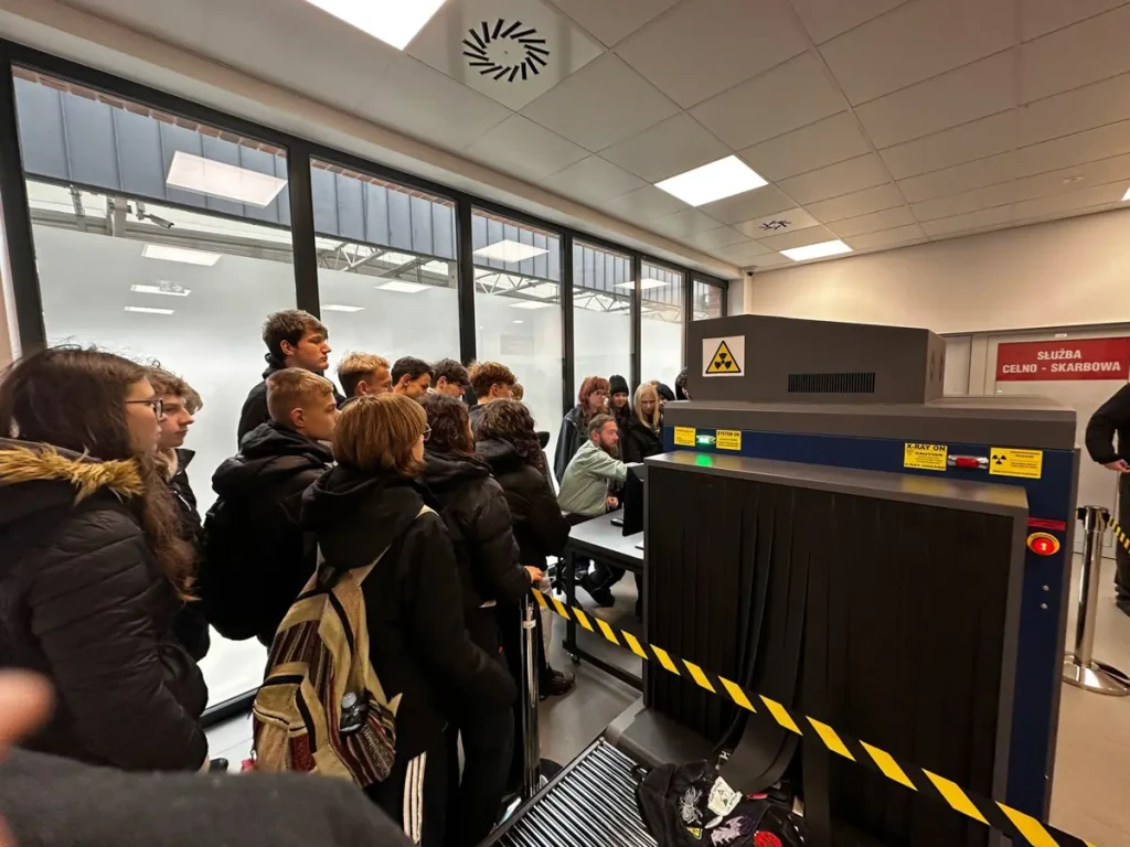 Wizyta studyjna uczniów z Rolnika w Podkarpackim Urzędzie Celno-Skarbowym w Przemyślu 2025 16 PUCS w Przemyślu-15