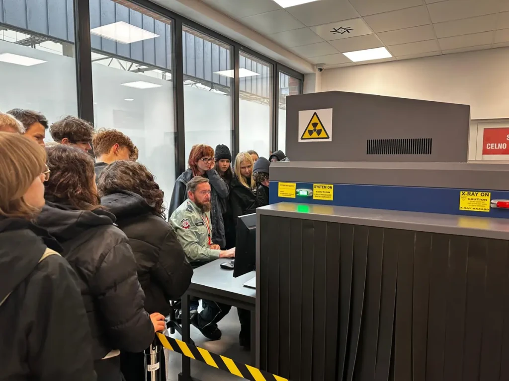 Wizyta studyjna uczniów z Rolnika w Podkarpackim Urzędzie Celno-Skarbowym w Przemyślu 2025 5 PUCS w Przemyślu-6