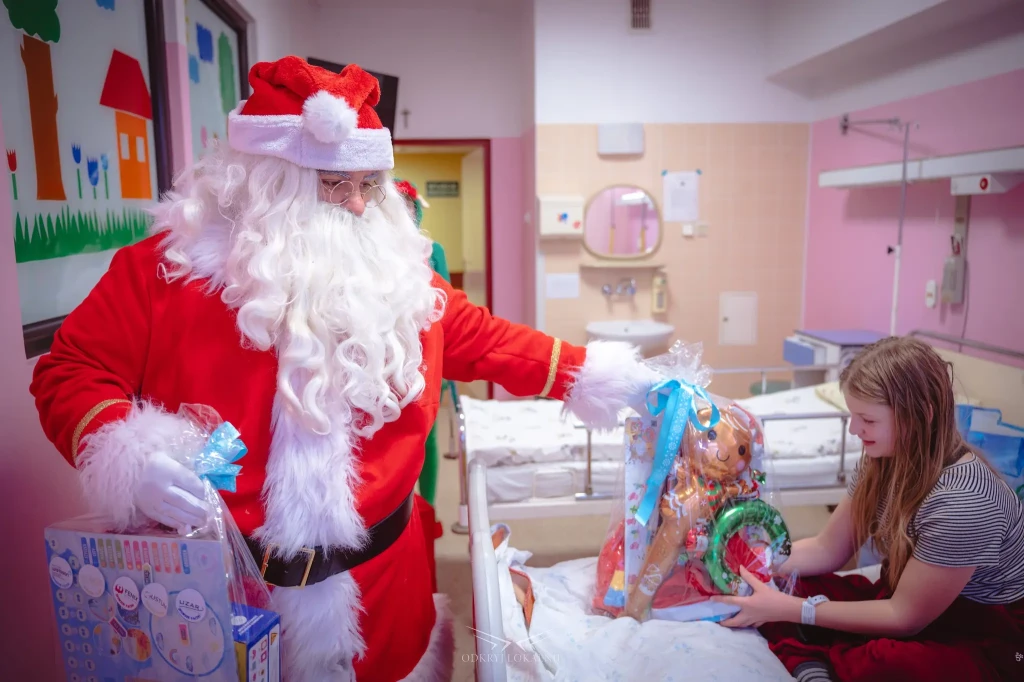 III edycja akcji - Wigilijny Mikołaj w Szpitalu 2025 2 Wigilijny Mikołaj w Szpitalu (2)