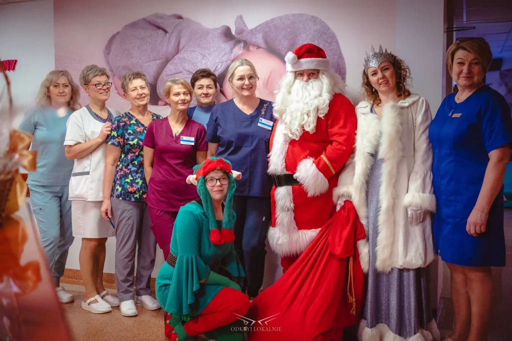 III edycja akcji - Wigilijny Mikołaj w Szpitalu 2025 5 Wigilijny Mikołaj w Szpitalu (4)