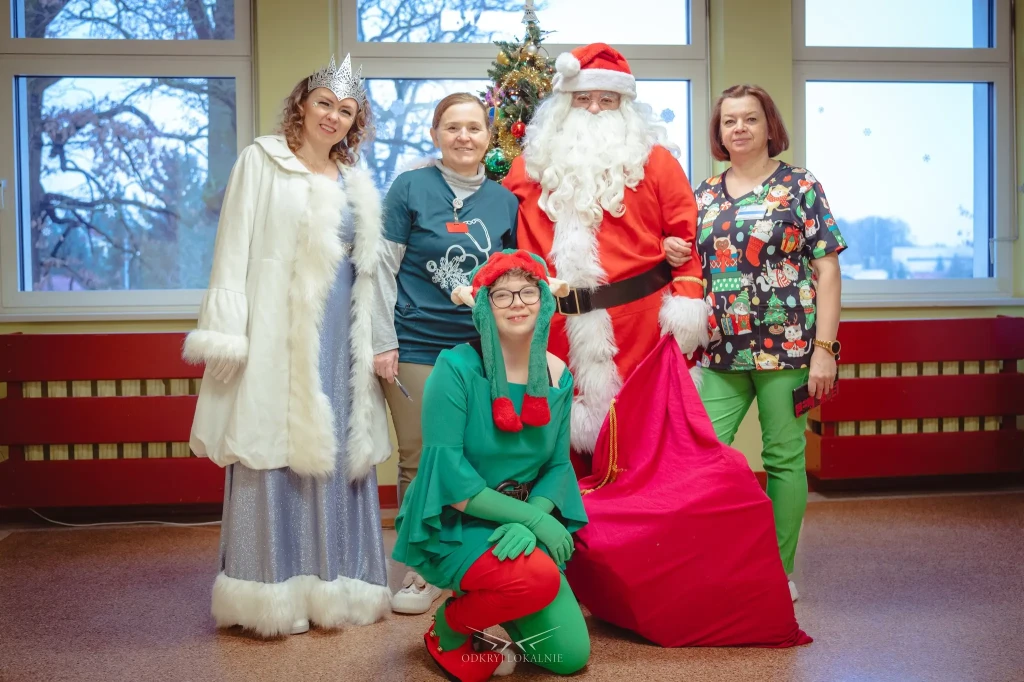 III edycja akcji - Wigilijny Mikołaj w Szpitalu 2025 3 Wigilijny Mikołaj w Szpitalu (5)