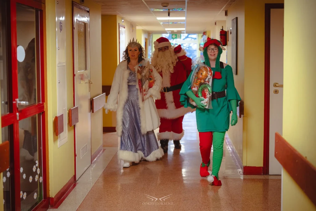 III edycja akcji - Wigilijny Mikołaj w Szpitalu 2025 4 Wigilijny Mikołaj w Szpitalu (6)