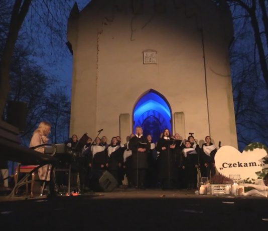 MIECHOCIŃSKIE ZADUSZKI – SPEKTAKL NA STARYM CMENTARZU NA PIASKACH