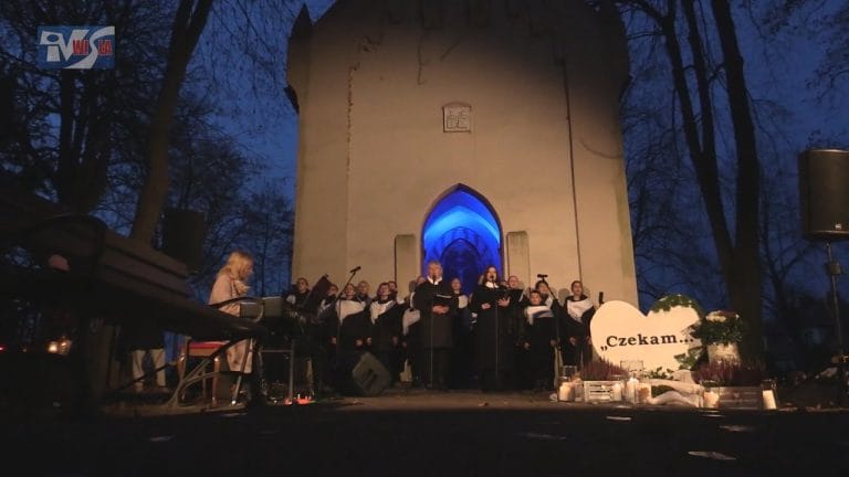 MIECHOCIŃSKIE ZADUSZKI – SPEKTAKL NA STARYM CMENTARZU NA PIASKACH
