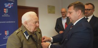 UCZESTNIK POWSTANIA WARSZAWSKIEGO UHONOROWANY – W SANDOMIERZU ODZNACZONO KAZIMIERZA MORGASIA