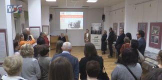 BIBLIOTEKA UHONOROWAŁA PATRONA – WERNISAŻ WYSTAWY POŚWIĘCONEJ DR MICHAŁOWI MARCZAKOWI