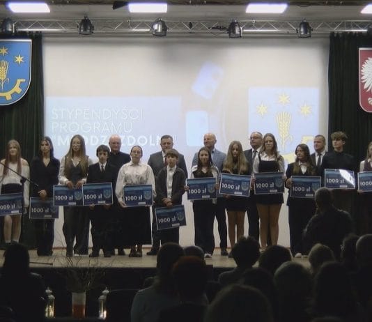STYPENDIA NAUKOWE WRĘCZONE – W GORZYCACH DOCENIONO ZDOLNYCH UCZNIÓW