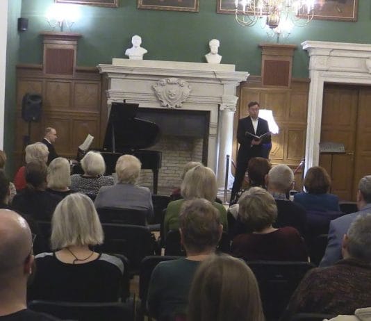 CAŁA POLSKA GRA CHOPINA – WIECZÓR Z MUZYKĄ KLASYCZNĄ W ZAMKU TARNOWSKICH