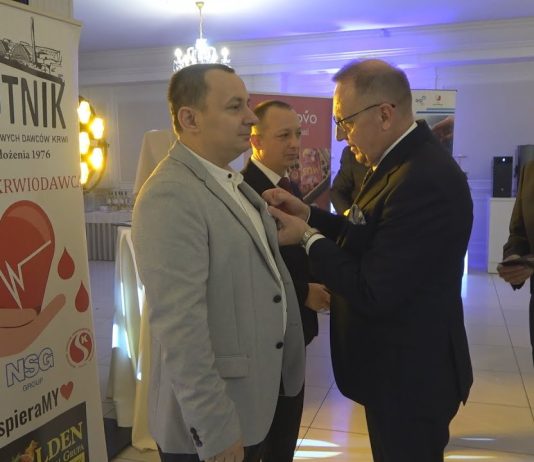 ODZNACZENIA I PODZIĘKOWANIA DLA LUDZI WIELKIEGO SERCA – KRWIODAWCY Z „HUTNIKA” ŚWIĘTOWALI