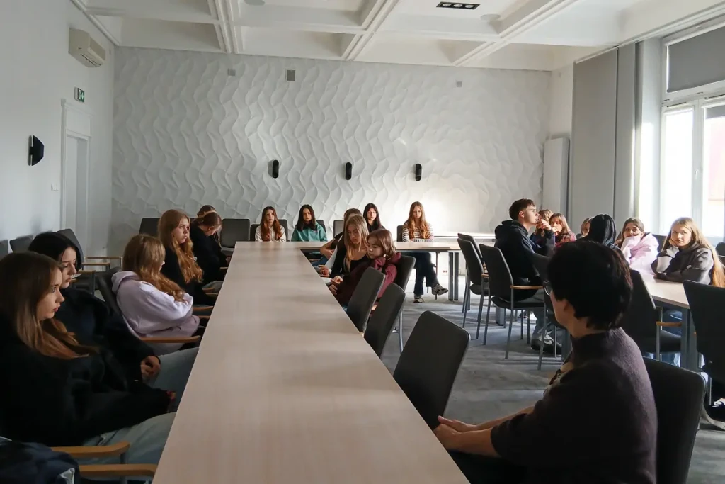 Wyjątkowa lekcja bankowa w NBP – ekonomia w praktyce i historia w tle - ZS Nr2 w Tarnobrzegu 2 ZS Nr2 w NBP-3