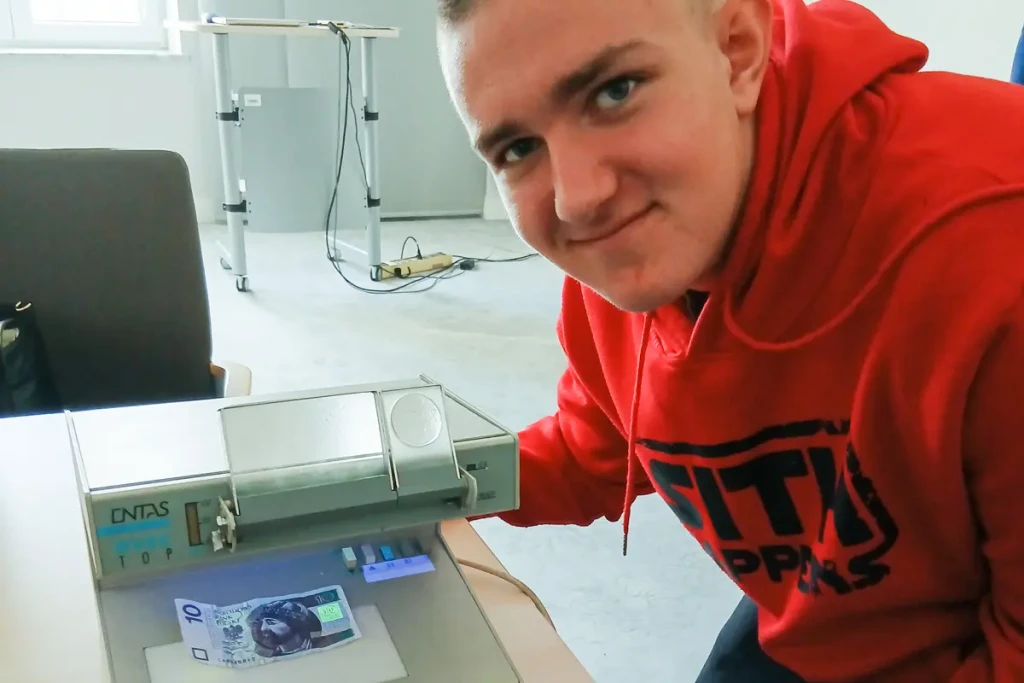 Wyjątkowa lekcja bankowa w NBP – ekonomia w praktyce i historia w tle - ZS Nr2 w Tarnobrzegu 4 ZS Nr2 w NBP-6