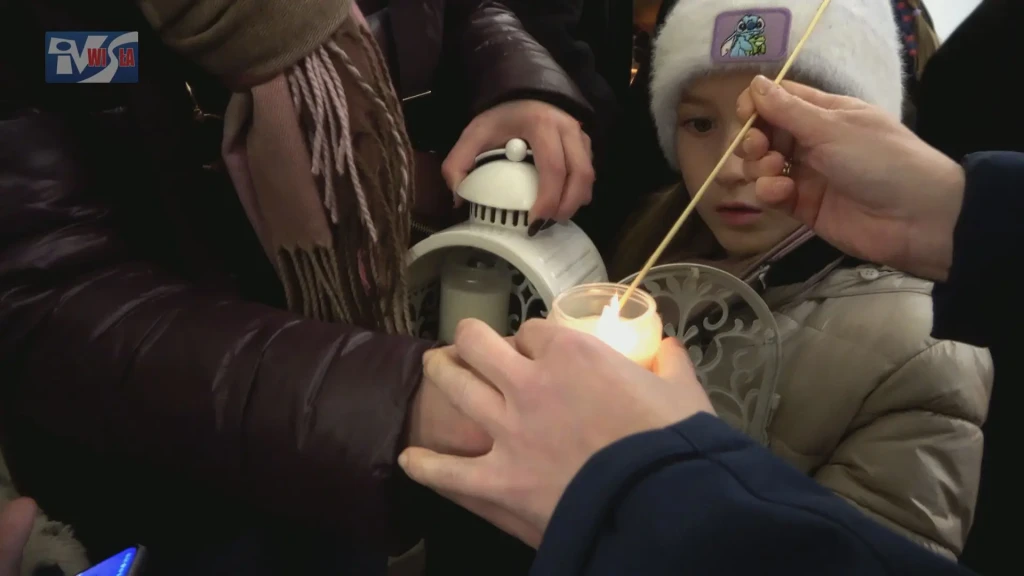 UROCZYSTE PRZEKAZANIE BETLEJEMSKIEGO ŚWIATEŁKA POKOJU - 13.12.2025 7 Betlejemskie Światełko Pokoju (1)