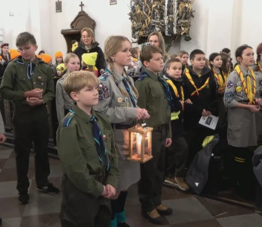 UROCZYSTE PRZEKAZANIE BETLEJEMSKIEGO ŚWIATEŁKA POKOJU – 13.12.2025 Betlejemskie Światełko Pokoju (15)