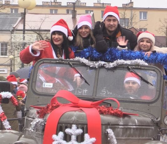 PARADA MIKOŁAJÓW Z REKORDEM – W TARNOBRZEGU ŚWIĘTOWALI I POMAGALI