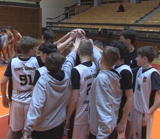 ŚWIETNY MECZ MKKS SIARKA TARNOBRZEG – MŁODZI KOSZYKARZE POKONALI LIDERA Z PRZEMYŚLA