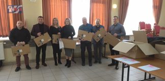 SZKOŁY OTRZYMUJĄ NOWOCZESNY SPRZĘT – W GORZYCACH DBAJĄ O OŚWIATĘ