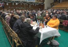 ZASIEDLI PRZY ŚWIĄTECZNYM STOLE – MIEJSKA WIGILIA W TARNOBRZEGU