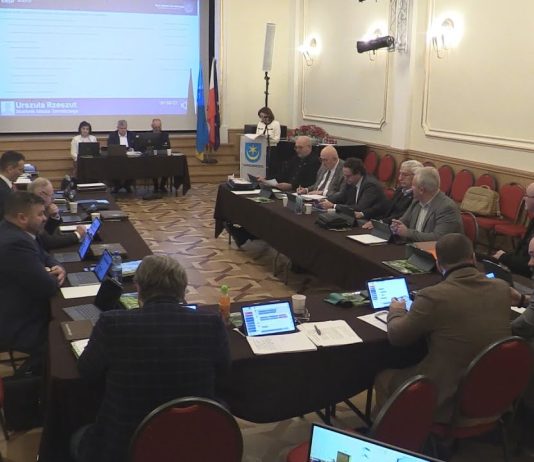 DYSKUSJA O SYTUACJI FINANSOWEJ MIASTA – TARNOBRZEG Z BUDŻETEM NA 2026 ROK