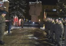 ZAPALILI ŚWIECZKĘ „JĘDRUSIOWI” – W TARNOBRZEGU UPAMIĘTNIONO WŁADYSŁAWA JASIŃSKIEGO