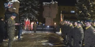 ZAPALILI ŚWIECZKĘ „JĘDRUSIOWI” – W TARNOBRZEGU UPAMIĘTNIONO WŁADYSŁAWA JASIŃSKIEGO