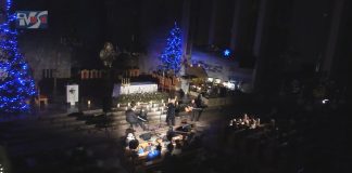 ŚWIĄTECZNY KONCERT W SZCZYTNYM CELU – W TARNOBRZEGU ZBIERALI PIENIĄDZE NA DOKOŃCZENIE BUDOWY HOSPICJUM