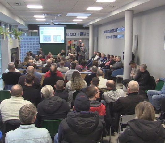 DBAJĄ O DOBRĄ WSPÓŁPRACĘ – REKORDOWE SPOTKANIE W WOJEWÓDZKIM OŚRODKU RUCHU DROGOWEGO