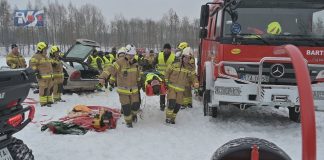 ŻOŁNIERZE I STRAŻACY SPRAWDZILI SWOJE UMIEJĘTNOŚCI – ĆWICZENIA ZGRYWAJĄCE W MIEJSCOWOŚCI DĄBROWICA
