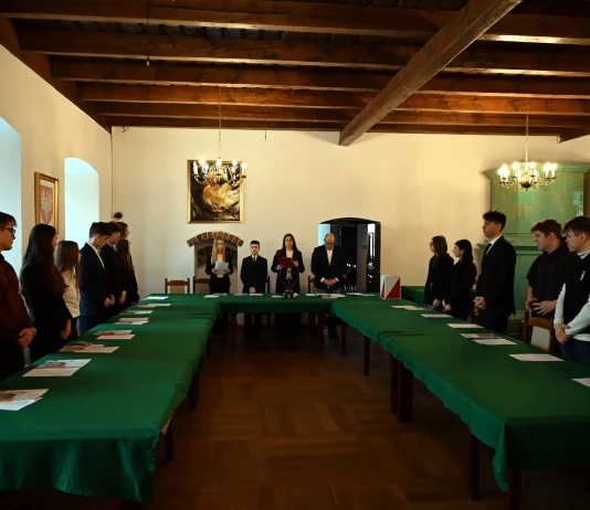 SESJA INAUGURACYJNA MŁODZIEŻOWEJ RADY MIASTA SANDOMIERZA – 8.01.2026 Sesja Młodzieżowej Rady Miasta - 01