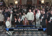 TŁUMY NA ANIELSKIM KOLĘDOWANIU – KONCERT ZESPOŁU POGWIZDANI W GRĘBOWIE Anielskie Kolędowanie z Zespołem POGWIZDANI